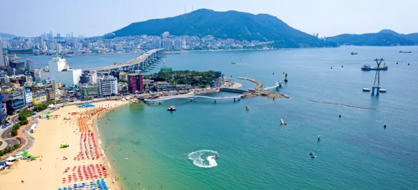 부산 송도해수욕장과 에메랄드빛 바다